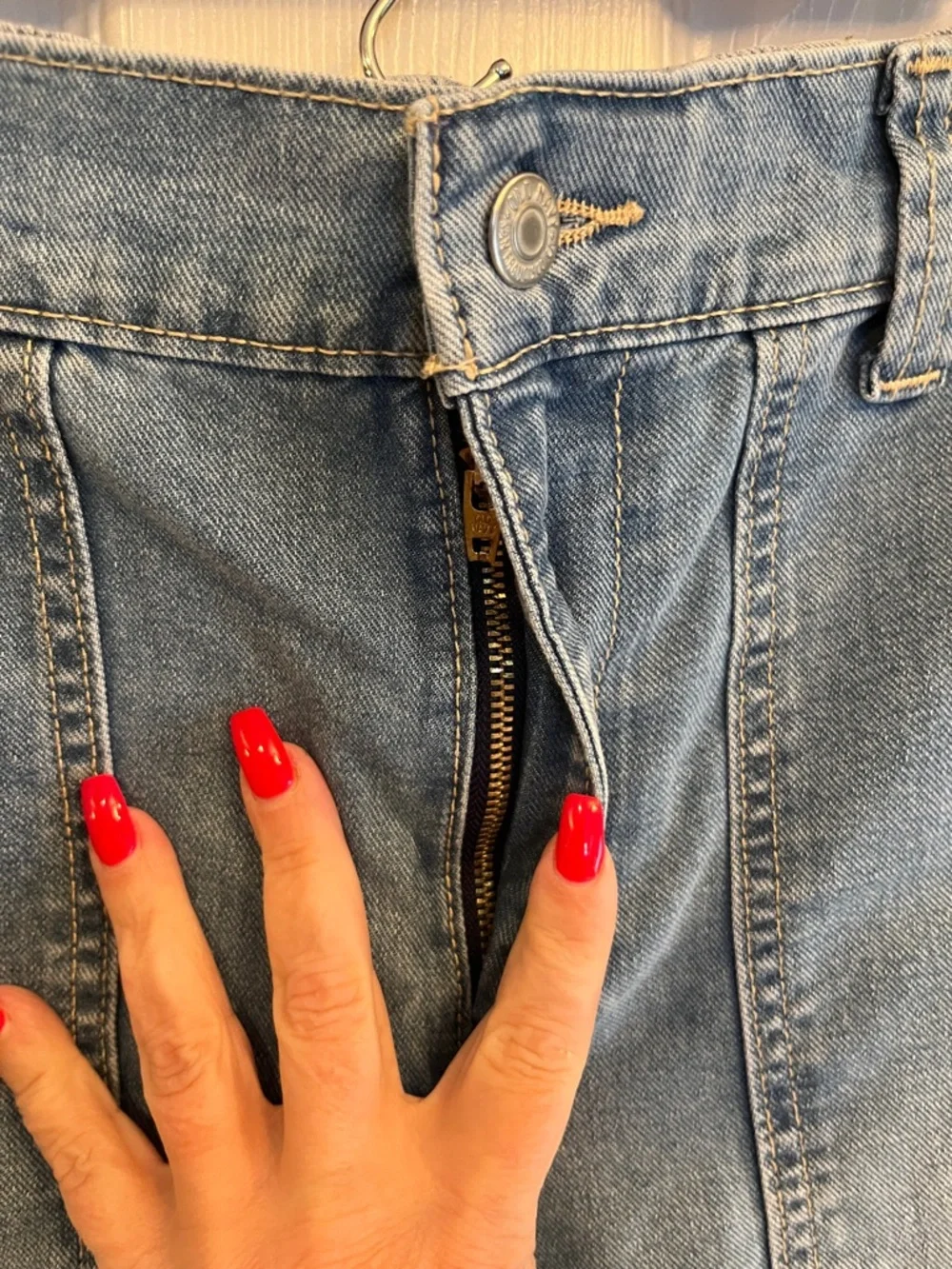 Old Navy High-Rise OG Chino Relaxed Jeans in Light Blue Denim - Picture 2 of 6